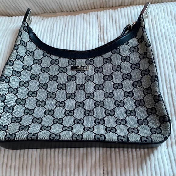 Gucci signature purse new arrivals